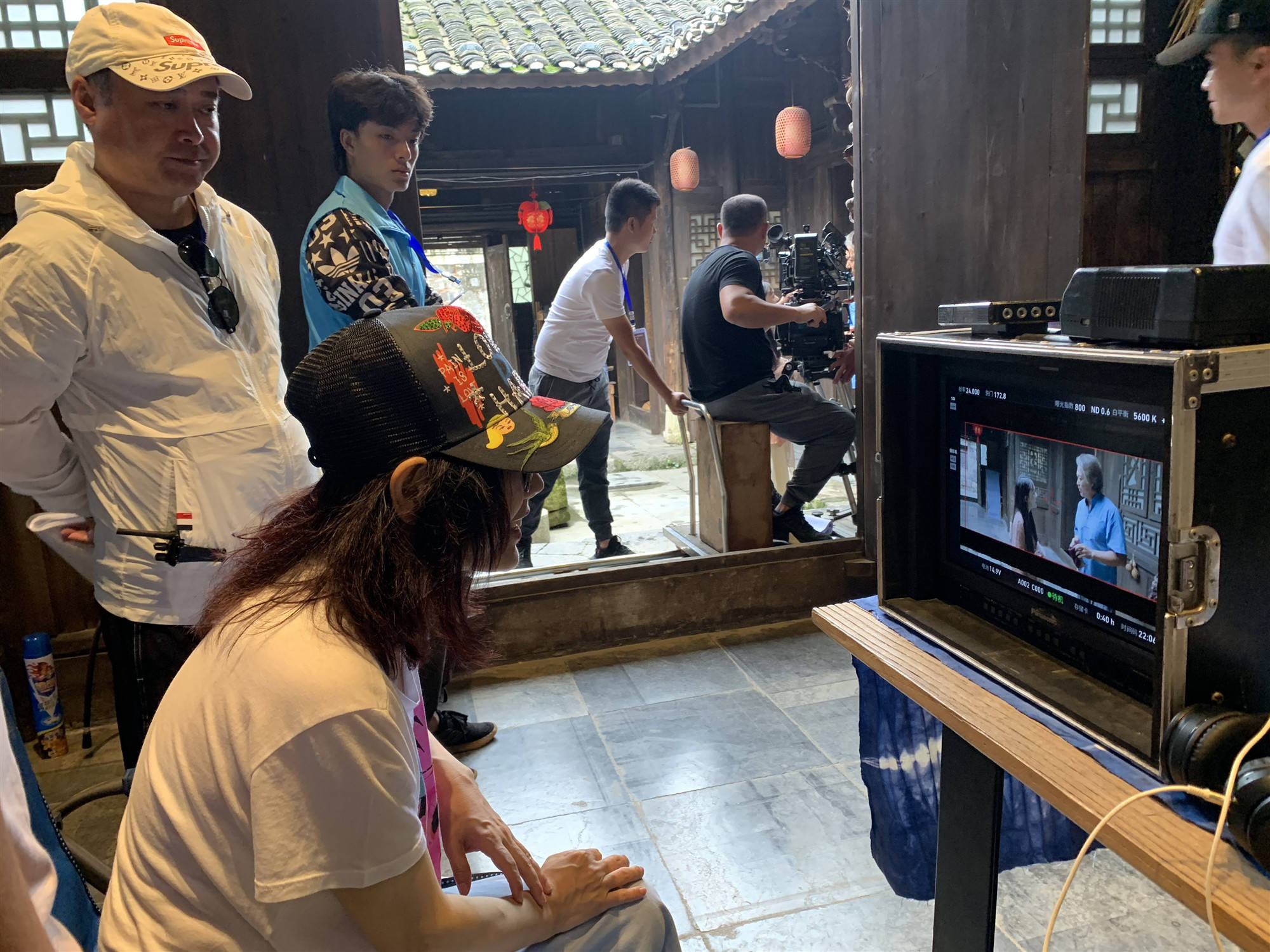 刘章|电影《再看我一眼》在贵州贞丰县杀青大吉