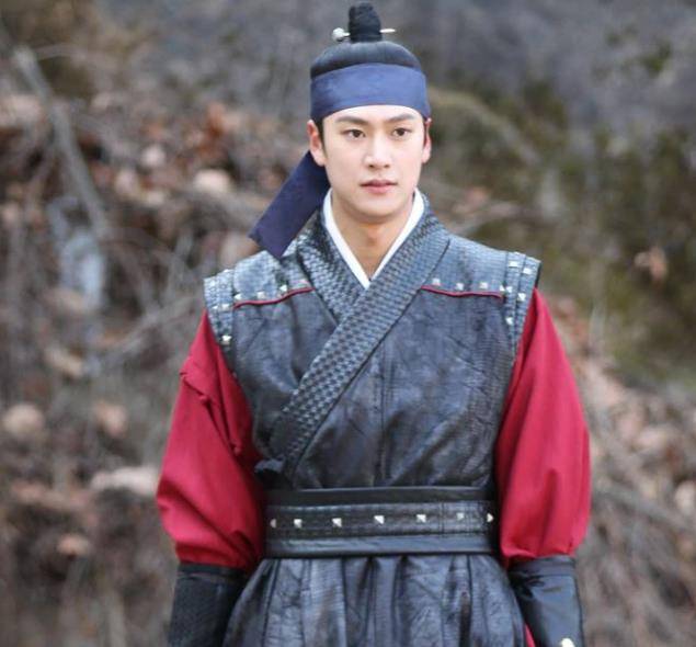 电影|《哲仁王后》罗仁宇人气暴增！精湛演出不输主角金正贤，最帅男二