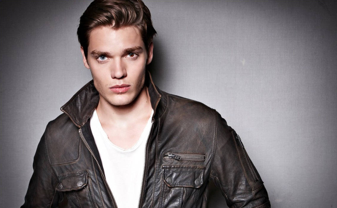 名号|施瓦辛格另一部动作大片重启，不是《真实的谎言》，却同样火爆