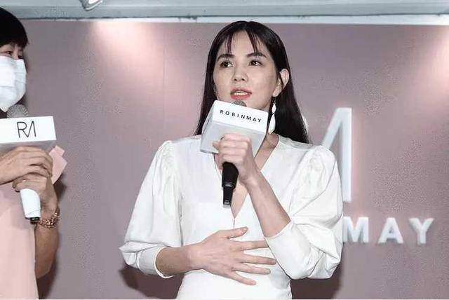 she|“人到中年”的陈嘉桦，反而越来越有女人味儿了