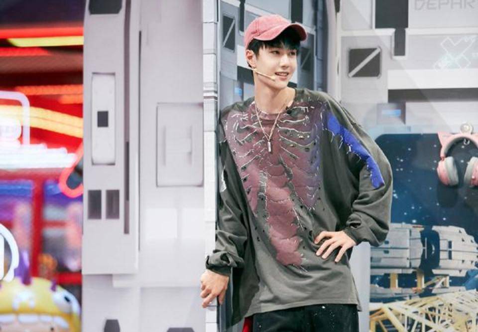 感觉|爱豆系的天花板，粉红色的王一博，果然是永远的神颜存在！！