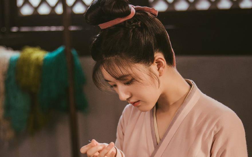 张彬彬|眼馋司藤CP大火，视后主动营业吓坏男艺人，她连最后的体面都没了