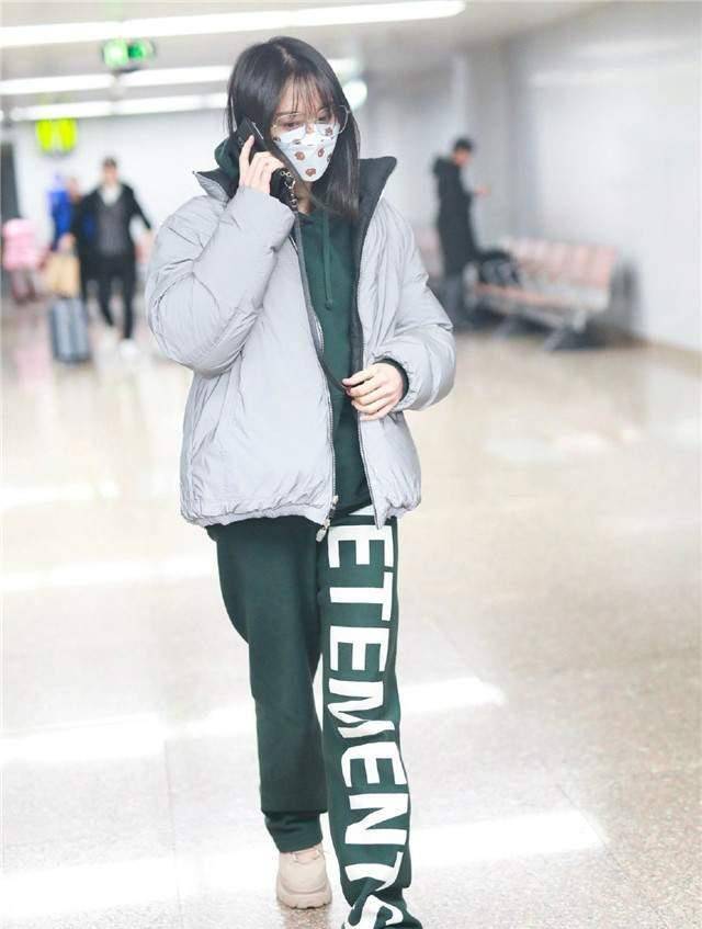 风衣|快把“风衣”收起来！今年冬天流行这样穿“羽绒服”，时髦又保暖