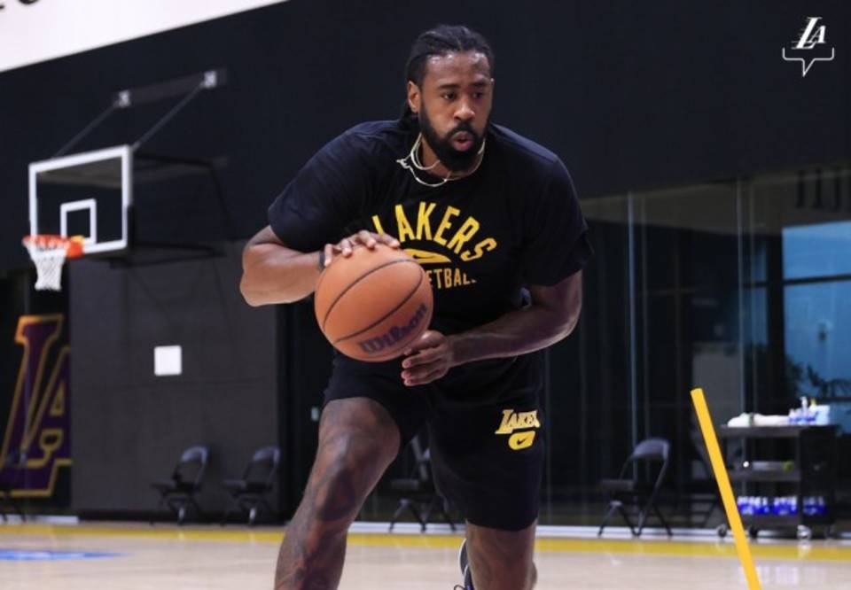 冲起来了!小乔丹晒训练组图,身穿紫金球衣太帅,休息时喜笑颜开