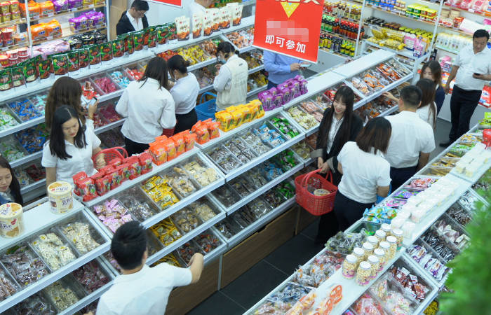 品类|怡佳仁零食店满足消费者的味蕾！