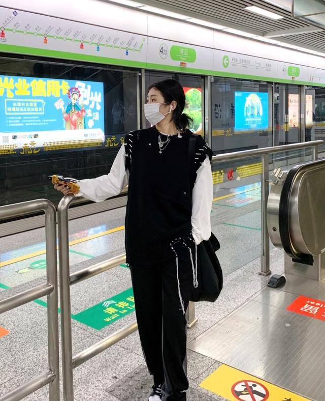 中性|今年火了一种穿搭叫做“无糖穿搭”，没有性别之分，谁都可以穿！