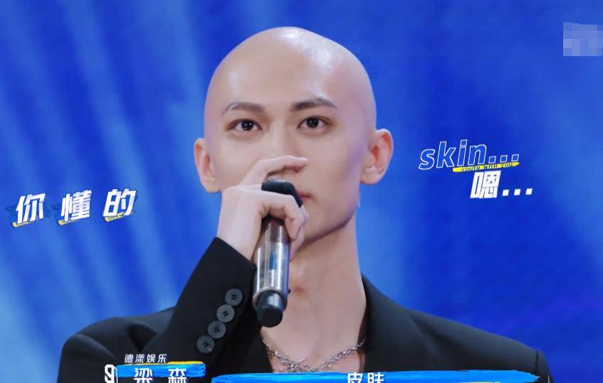 因为|梁森光头太吸睛，哪知“长发”模样火了，这颜值不当门面可惜了