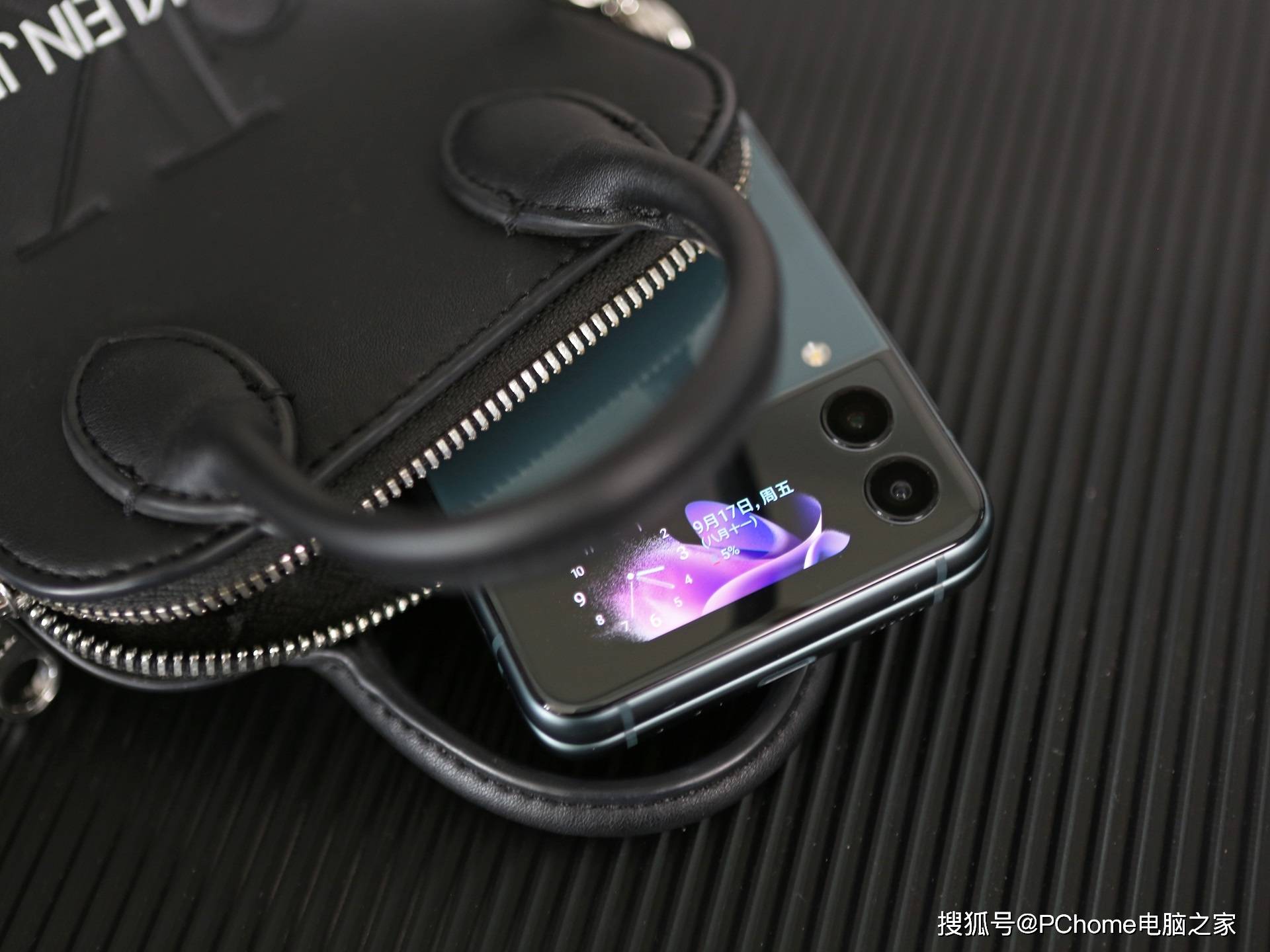 后置摄像头|三星Galaxy Z Flip3 5G体验 立式交互模式告别手持