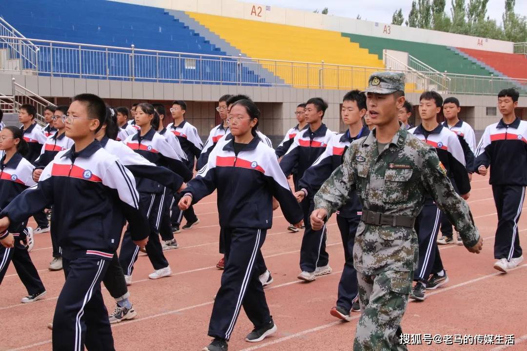 沙場秋點兵少年展風華靖遠四中舉行2021級高一軍訓會操表演