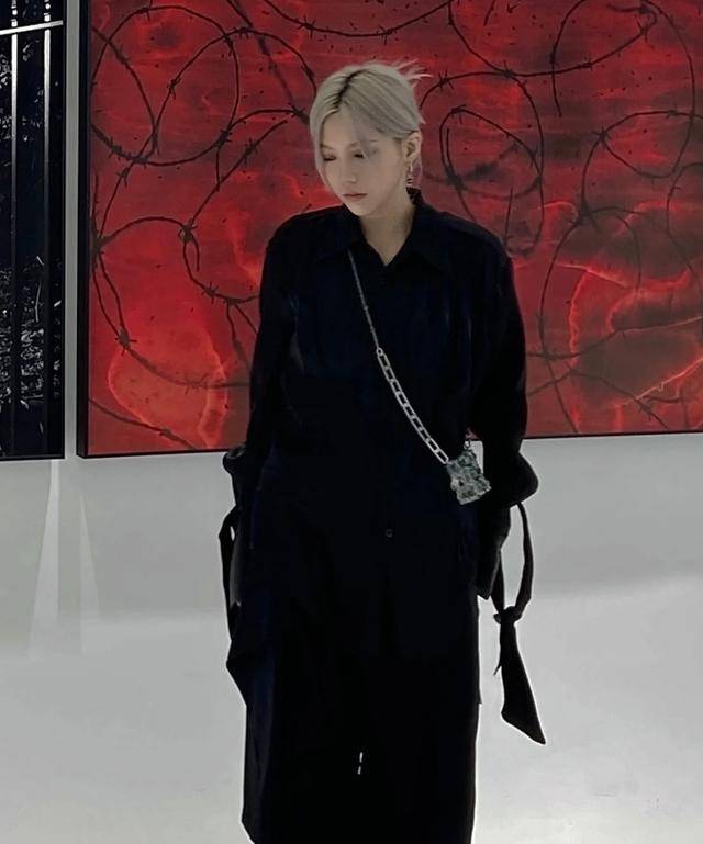 中性|今年火了一种穿搭叫做“无糖穿搭”，没有性别之分，谁都可以穿！