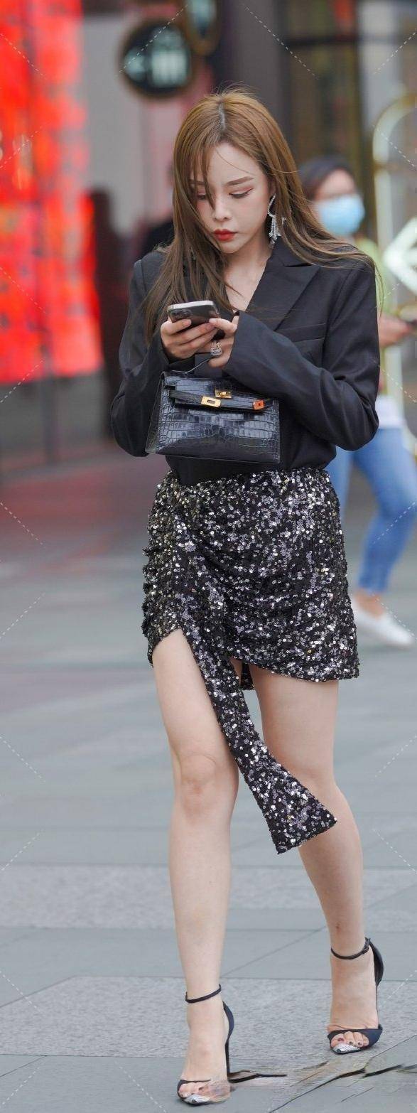 黑色|穿“无痕”瑜伽裤的女神，让造型远离俗套感，超级吸睛