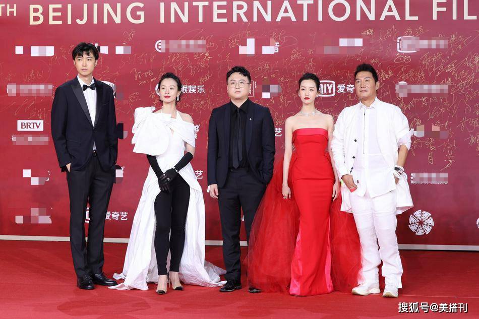 周冬雨|北影节群星荟萃！baby大红裙超惊艳，周冬雨瘦过了，巩皇气场无敌