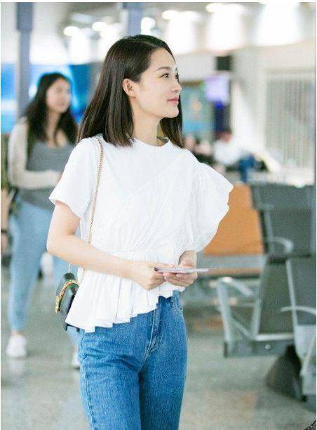 御姐|28岁的李沁清新甜美，大4岁的江疏影一出场，气质上的差别真不小