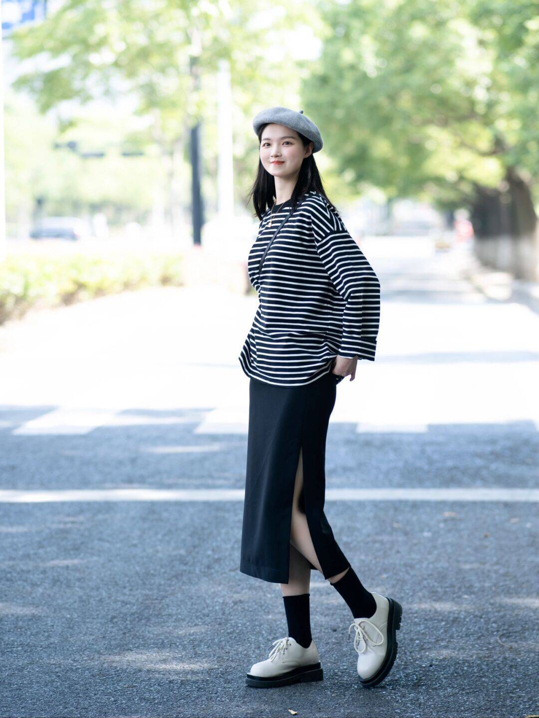 条纹|秋天，这样穿“条纹衫”才高级洋气，搭配牛仔裤舒适日常又减龄
