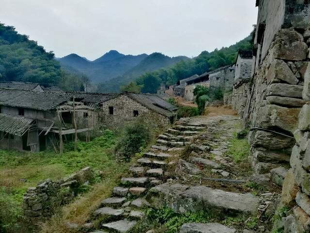 浙江古镇古村之旅，临海胜坑，一座只剩下几十位老人坚守的石头村