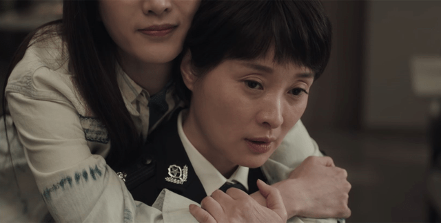 狼人|《扫黑风暴》海报藏线索,女局长或是隐藏的狼人,背后还有大伞2