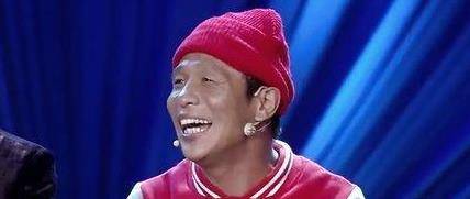 舞台|第一次上春晚就忘词，为拖延时间，瞎编了一句台词却火遍全国！