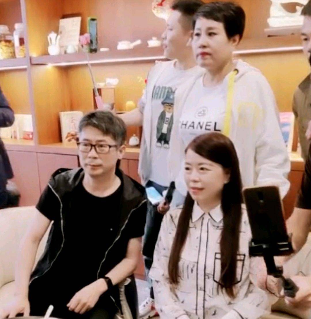 许敏为告别孙子孙女马不停蹄到达驻马店短暂相聚后分别