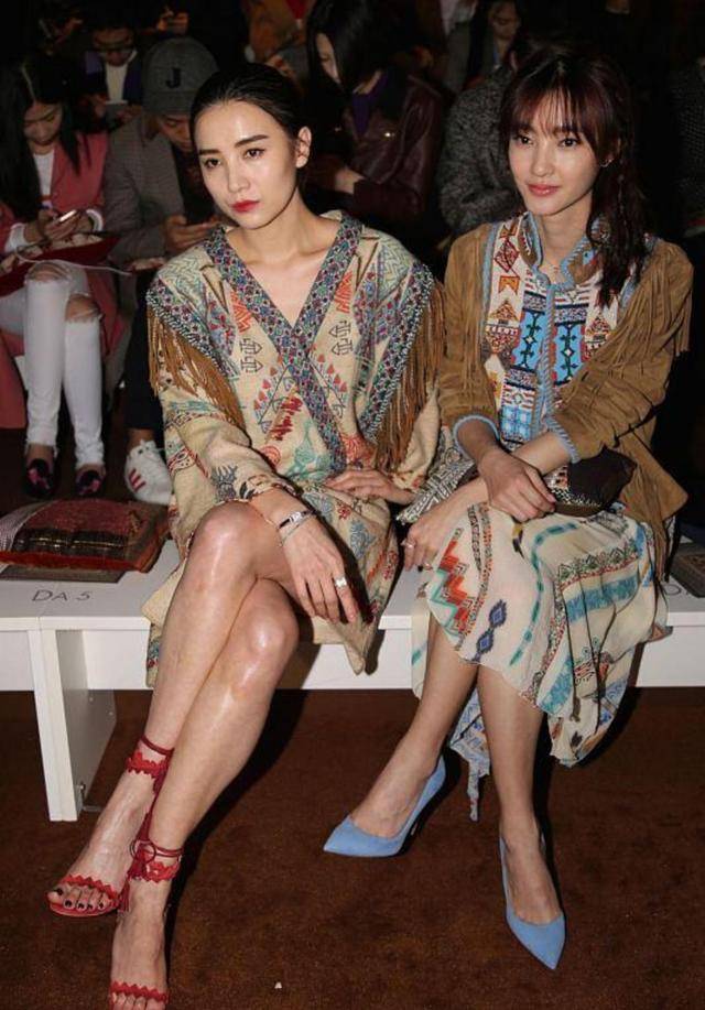 宋佳|宋佳王丽坤真是气质型美女，两人同框虽然穿得花哨，依然高级耐看