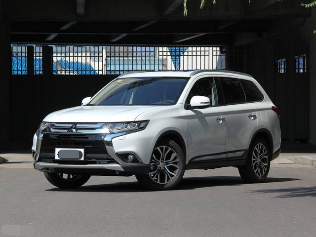 这辆新款欧蓝德外观大气,性价比高选它很实在