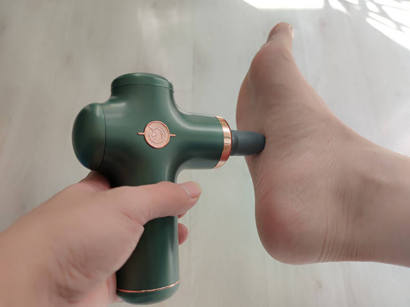 必备|随身按摩必备，华为智慧生态，野小兽X华为随身筋膜枪Monica体验