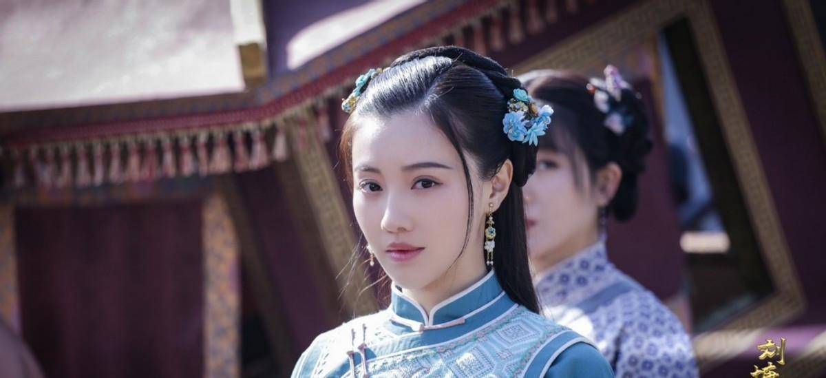 因为|她有3部剧在线播出，被业界称为“剧抛脸”，出道多年不温不火