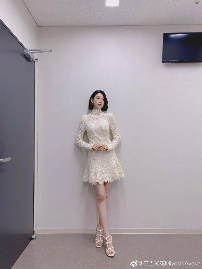 当红|日本女星三吉彩花发布微博美图！雪肤玉貌太性感妩媚