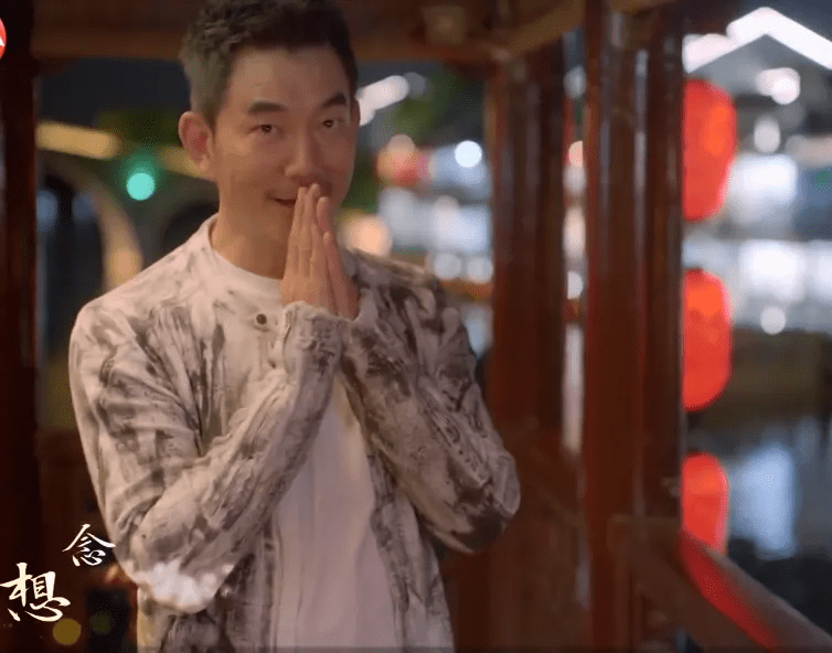 阿云嘎|卫视中秋晚会明星造型：张碧晨人鱼裙仙气足，戚薇蓬蓬袖夸张