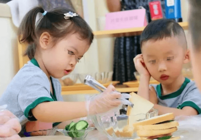 豆豆|幼儿园里男孩被女孩欺负？他们并非懦弱，而是在3点上处于弱势