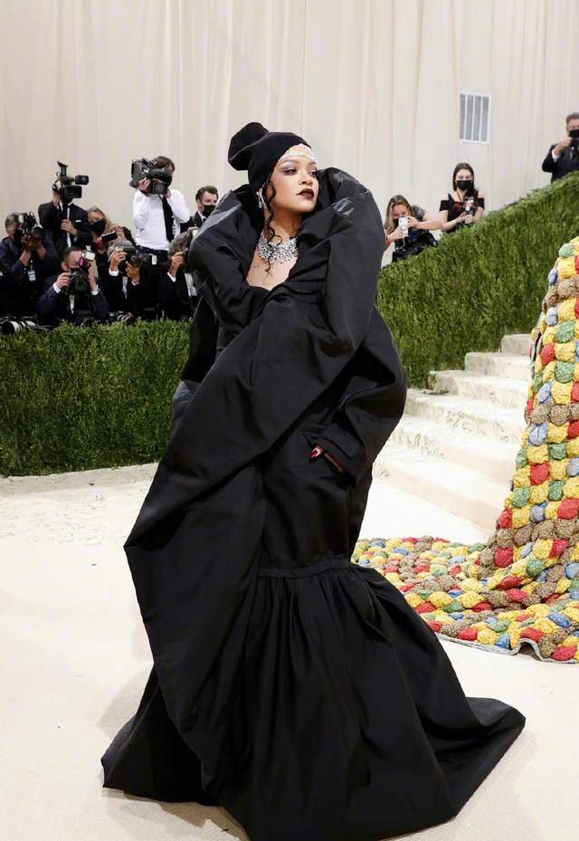 Rihanna|有群芳斗艳也有群魔乱舞！来看九月Met Gala红毯有哪些神仙与妖怪