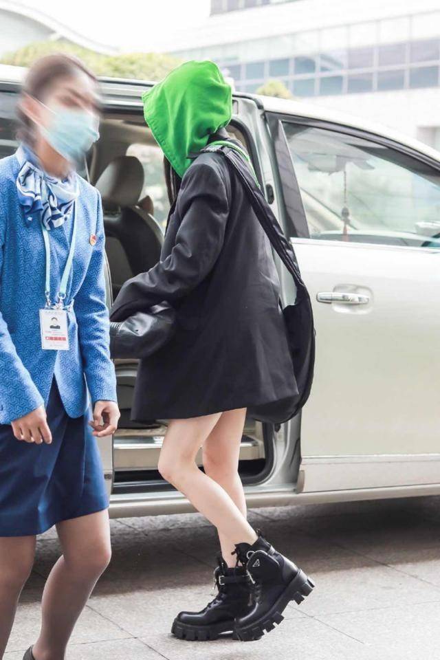 杨幂 西装外套到底怎么穿才时髦！3招“变美秘籍”太高级，藏肉且洋气