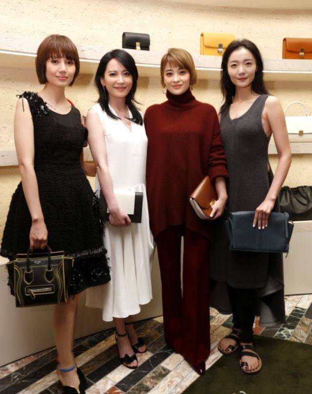 黑色 明星喜欢“乱穿衣”，袁泉同框梅婷穿搭两个季节，让人看不懂