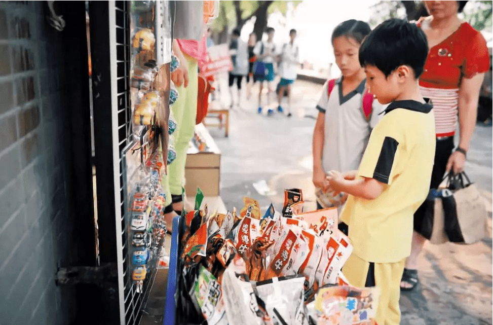 因为|教育部传来消息,中小学将关停小卖部,学生的“快乐”消失了