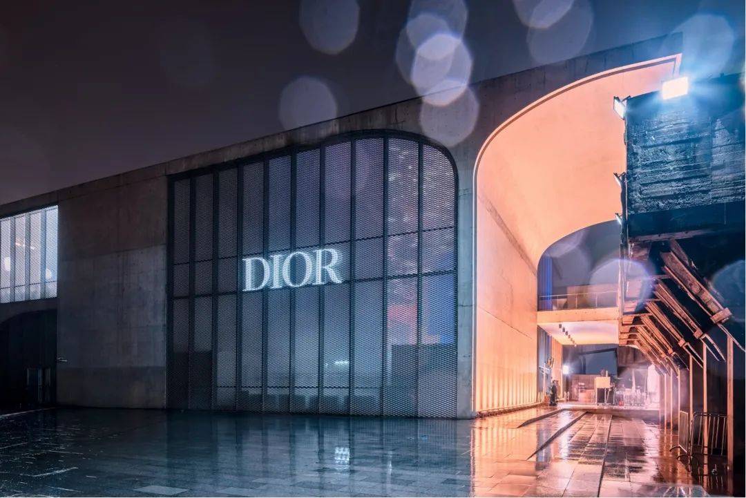 21世纪浮华下的Dior：带你了解Dior几十年的发展史-第4张图片