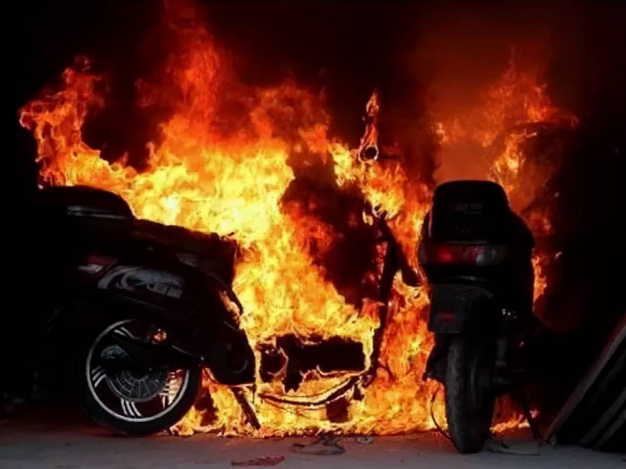 应急科普丨电动车火灾防范与自救指南_充电