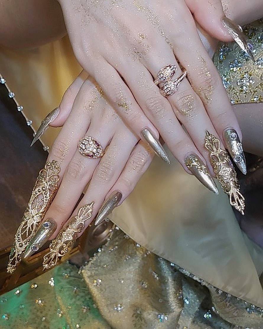 韩星|来看看韩星御用美甲师PARK EUN KYUNG为LISA设计的美甲