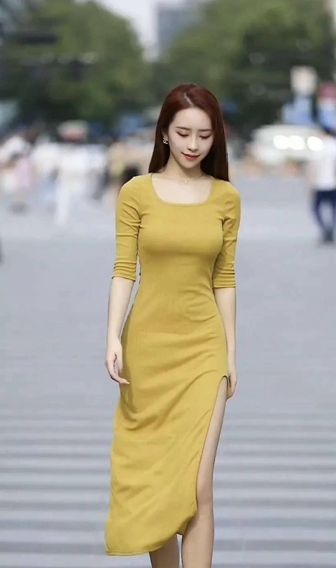 身材|这件长裙的面料选择更加贴合肌肤，柔软又平滑，恬静度极佳