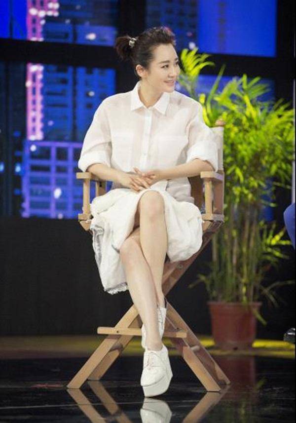 身材|“女神”老了!52岁许晴选择露肩长裙,身材线条难掩面部“痕迹”