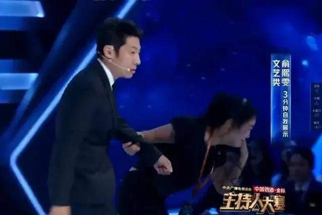 事故|直播事故中的主持人反应：冬阳慌乱，倪萍机智何炅暖心，董卿淡定