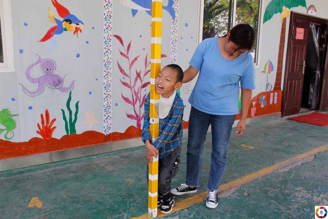 生活|16岁恋爱18岁生娃，女孩正畅想幸福，不料被孩子的诊断书打回现实