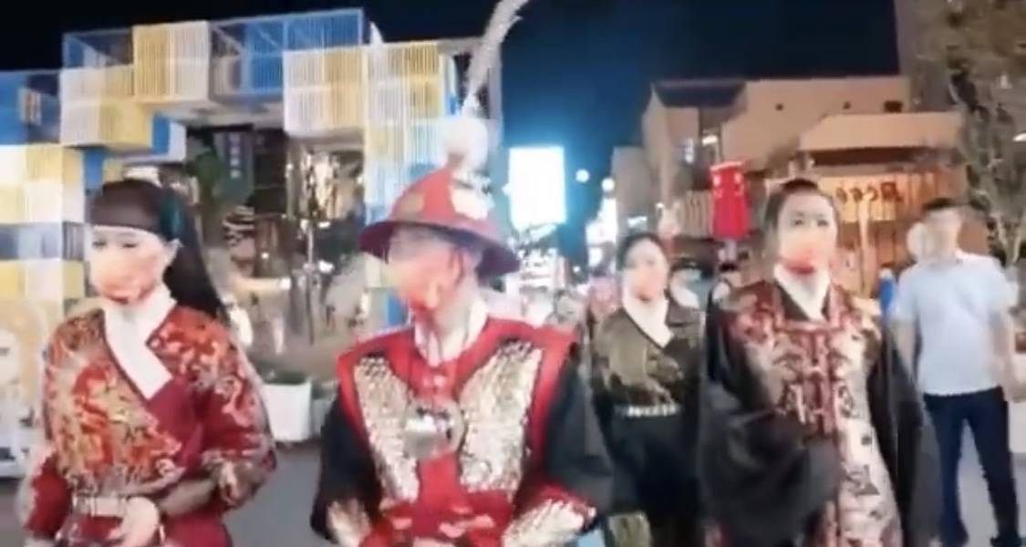 九一八当天，几名游客穿明朝服饰在苏州日本风情街拍视频遭劝离