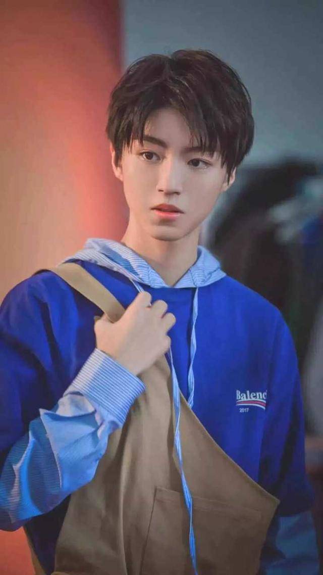 王俊凯的生日是在什么时候 e537a37acd434e6fa39af5c783e48524.jpeg