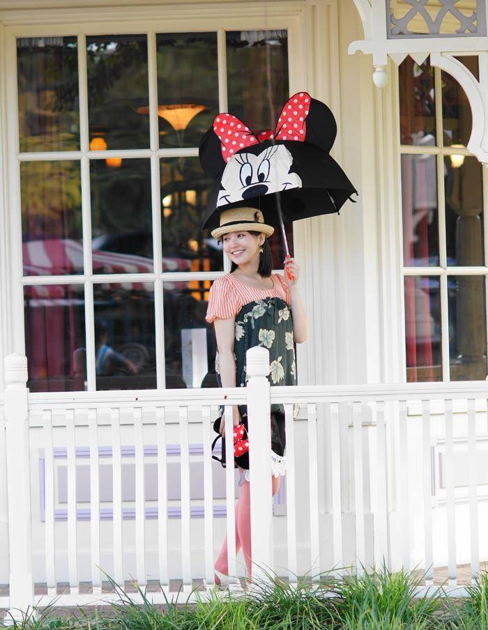 图案 金莎真的太大胆了，素颜出门还穿这么土，审美不太好