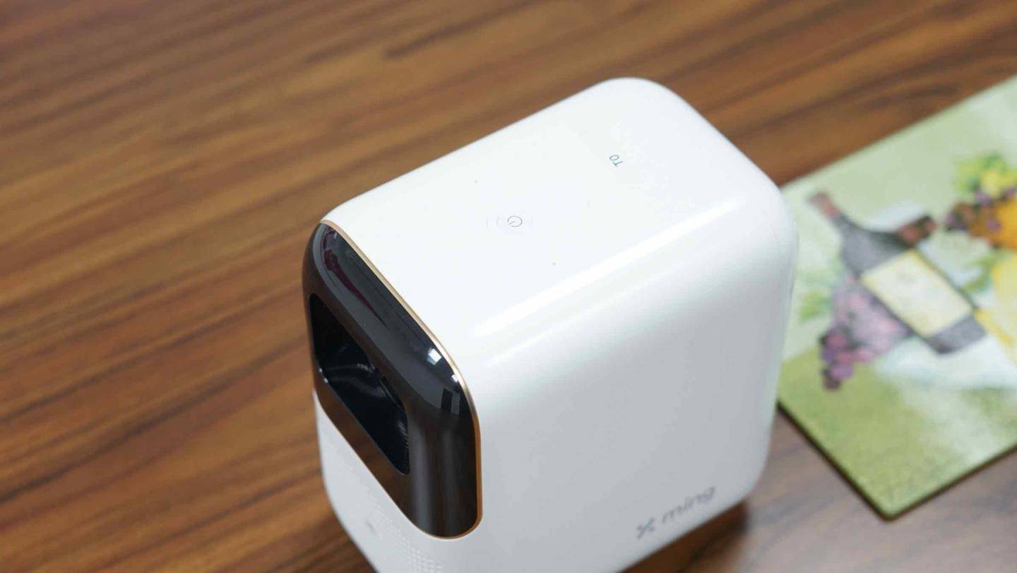 不可调节的|千元级智投产品中的性能担当：小明Q1 Pro投影仪