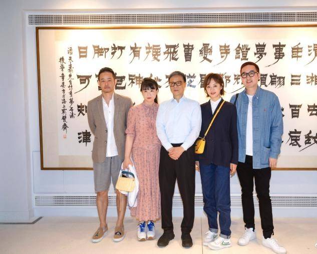 貂有 孙俪逛街被偶遇，三十多度穿貂有勇气，不愧是养生达人