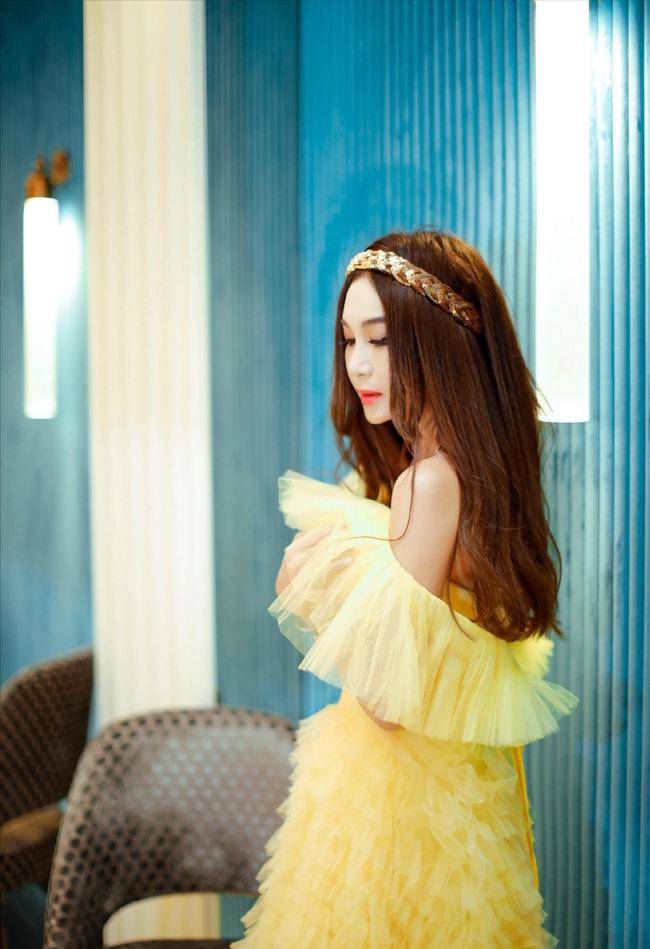 羽毛 赵雅芝、温碧霞、陈松伶、李若彤四世同框，同穿礼裙，各有风采