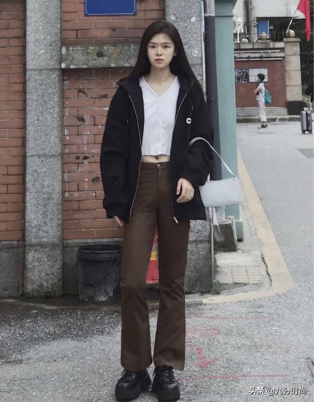 黑色 “臀大胯宽”的女人,不管穿裙还是穿裤,掌握这几点窍门,特显瘦