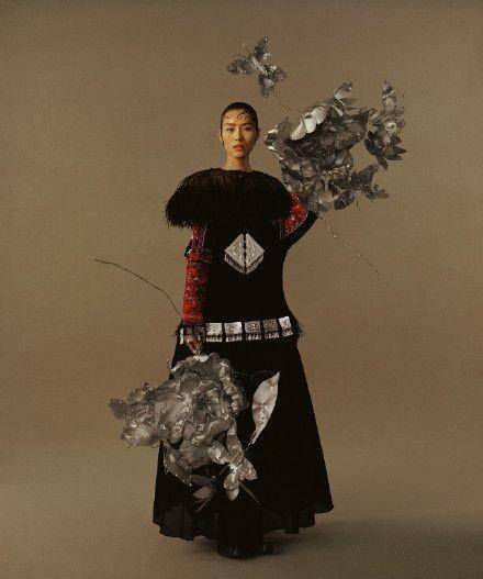 设计 意大利品牌跨界苗族设计，刘雯化身苗寨少女，国潮燃起来不得了