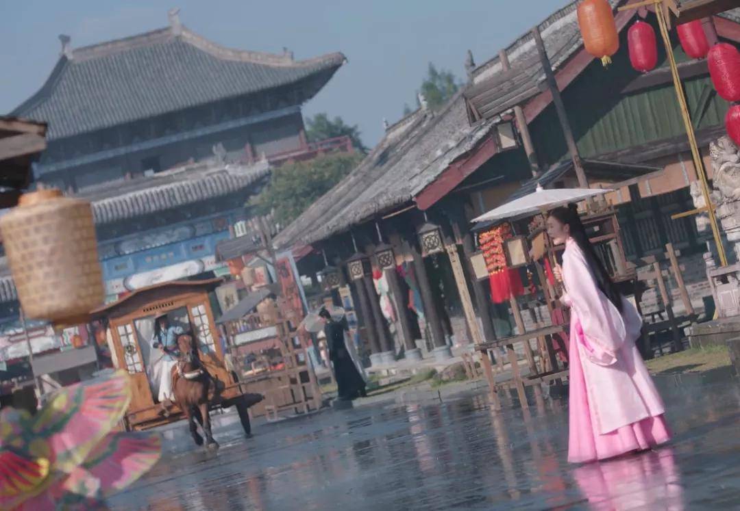 什么|甜宠剧水平被赵露思新剧拉低！男演员古装扮相丑，剧情幼稚两集弃