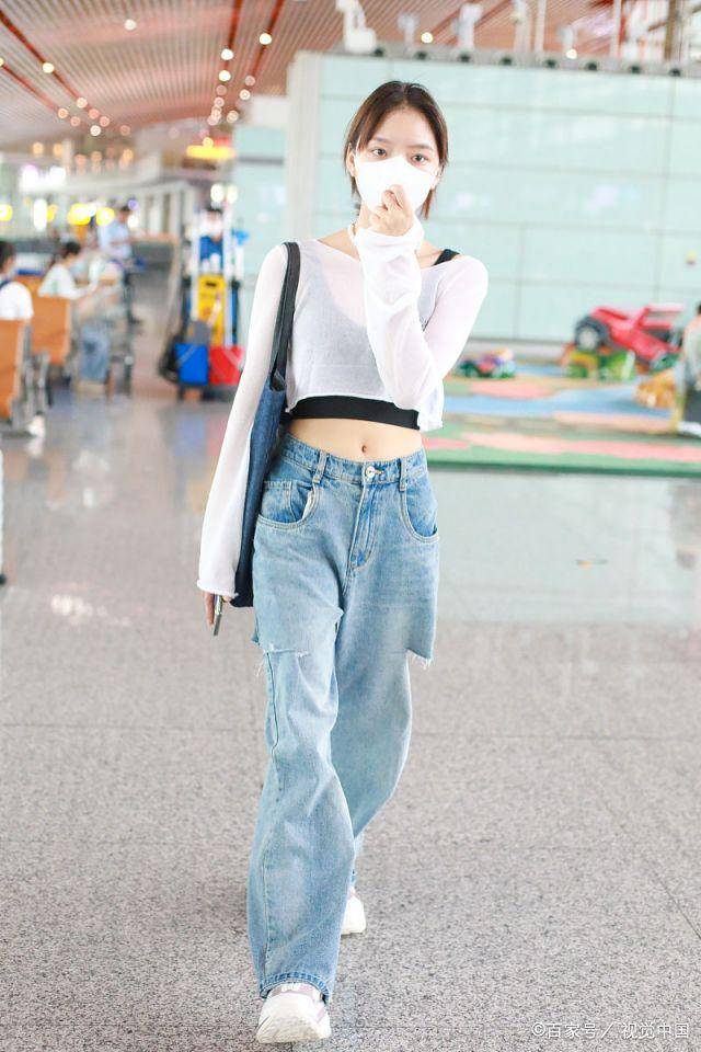 身材 “徽柔公主”任敏素颜清新亮相 露小蛮腰秀身材挥手告别超乖巧